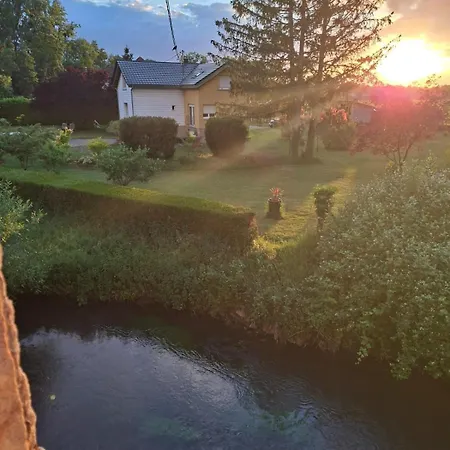 Prázdninový dům Romantic House By The River